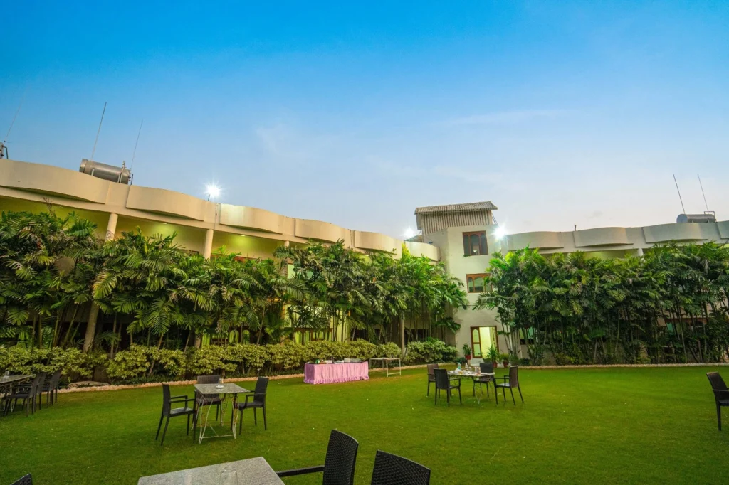 Top Must-See Places Near Hotel Chandrawati Palace: From Nakki Lake to Guru Shikhar